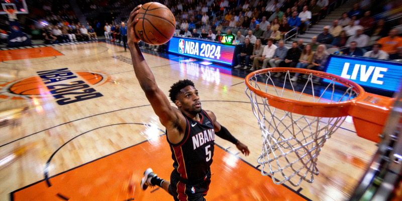 篮球比赛直播画面 - NBA球员扣篮精彩瞬间